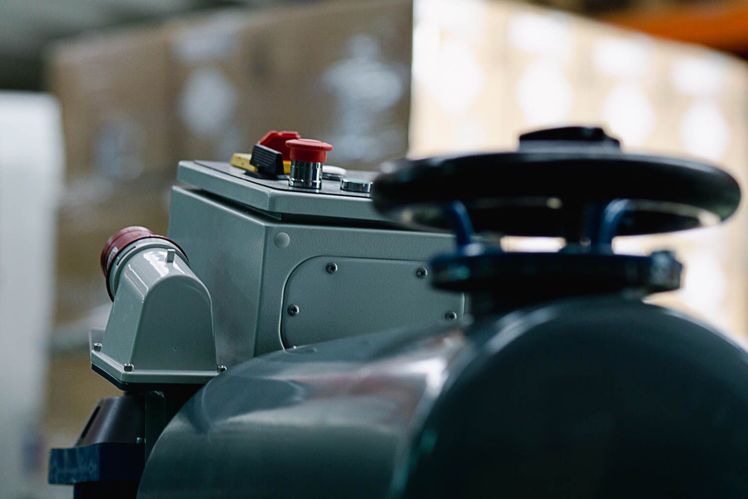 Volante y caja de mandos para manejo de pulidora tradicional Lozano