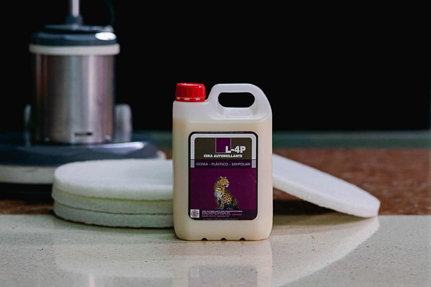 Cera para suelos autobrillante para goma y plástico Leopard-4P Comercial Lozano