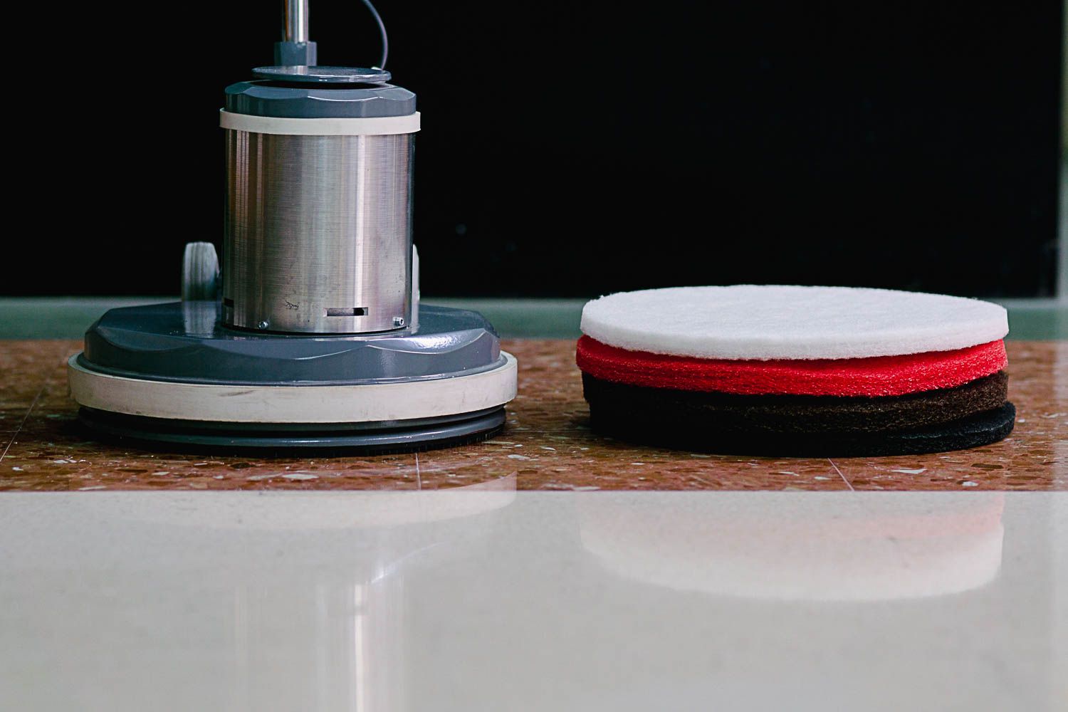 Abrillantadora Lozano con discos de fibra para abrillantado, limpieza y pulimentado profesional de suelos y pavimentos